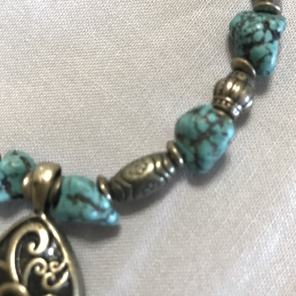 LAST PRICE DROP Gold Tone Fleur De Lis Turquoise Bead Burnished Necklace Set - Picture 4 of 4